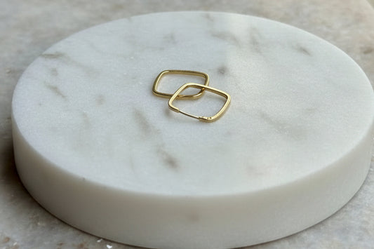Par argolas quadradas em ouro 18k