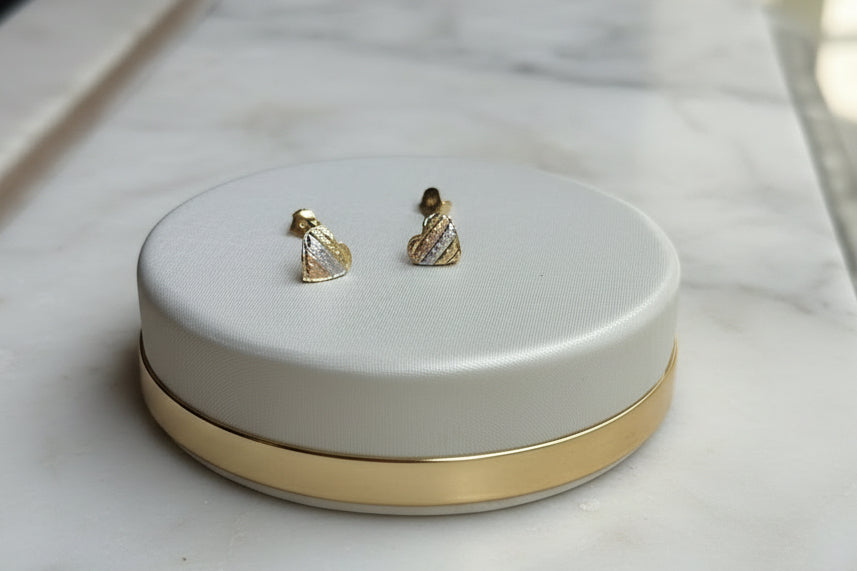 Brinco três corações em ouro 18k