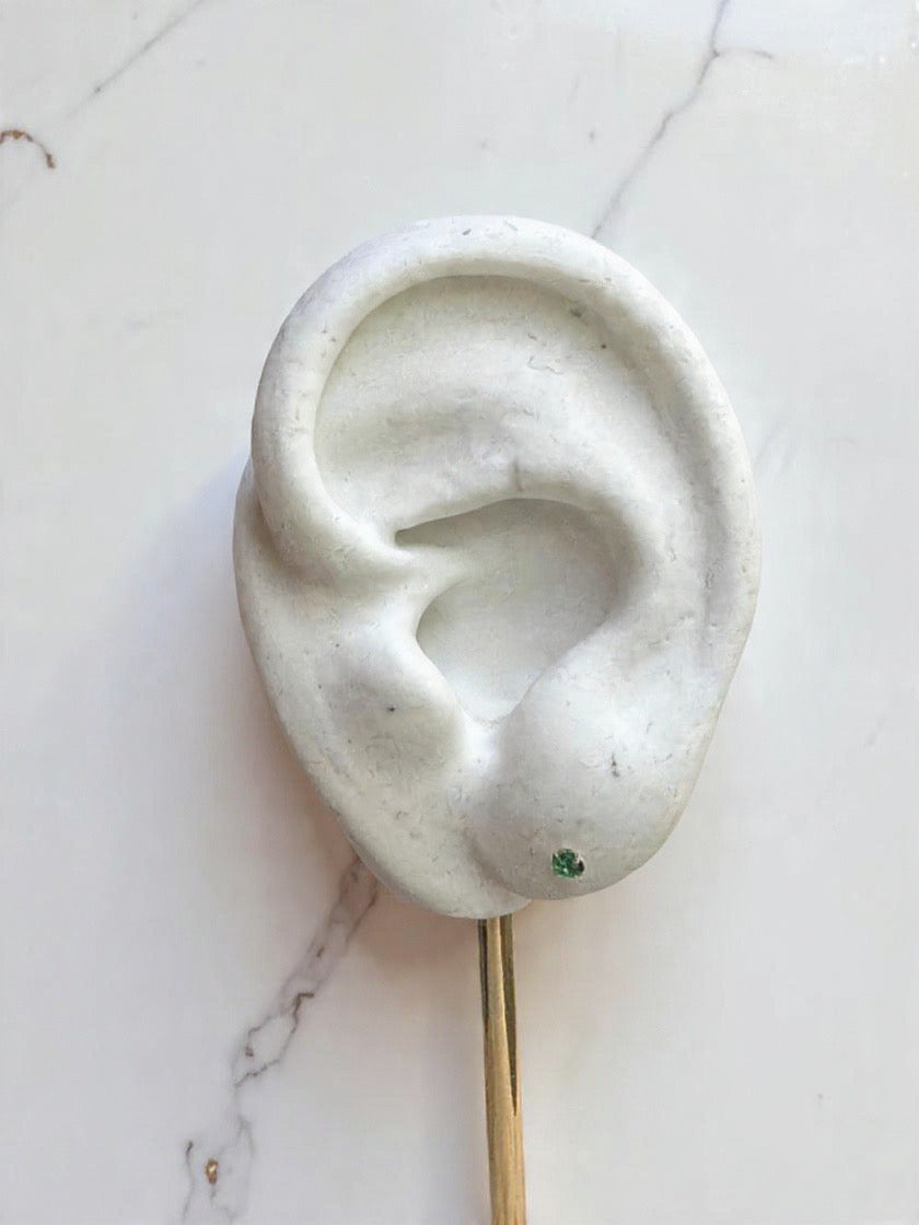 Brinco gota verde em ouro 18k